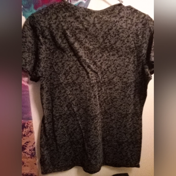 Like new Under Armor TShirt - Picture 2 of 2